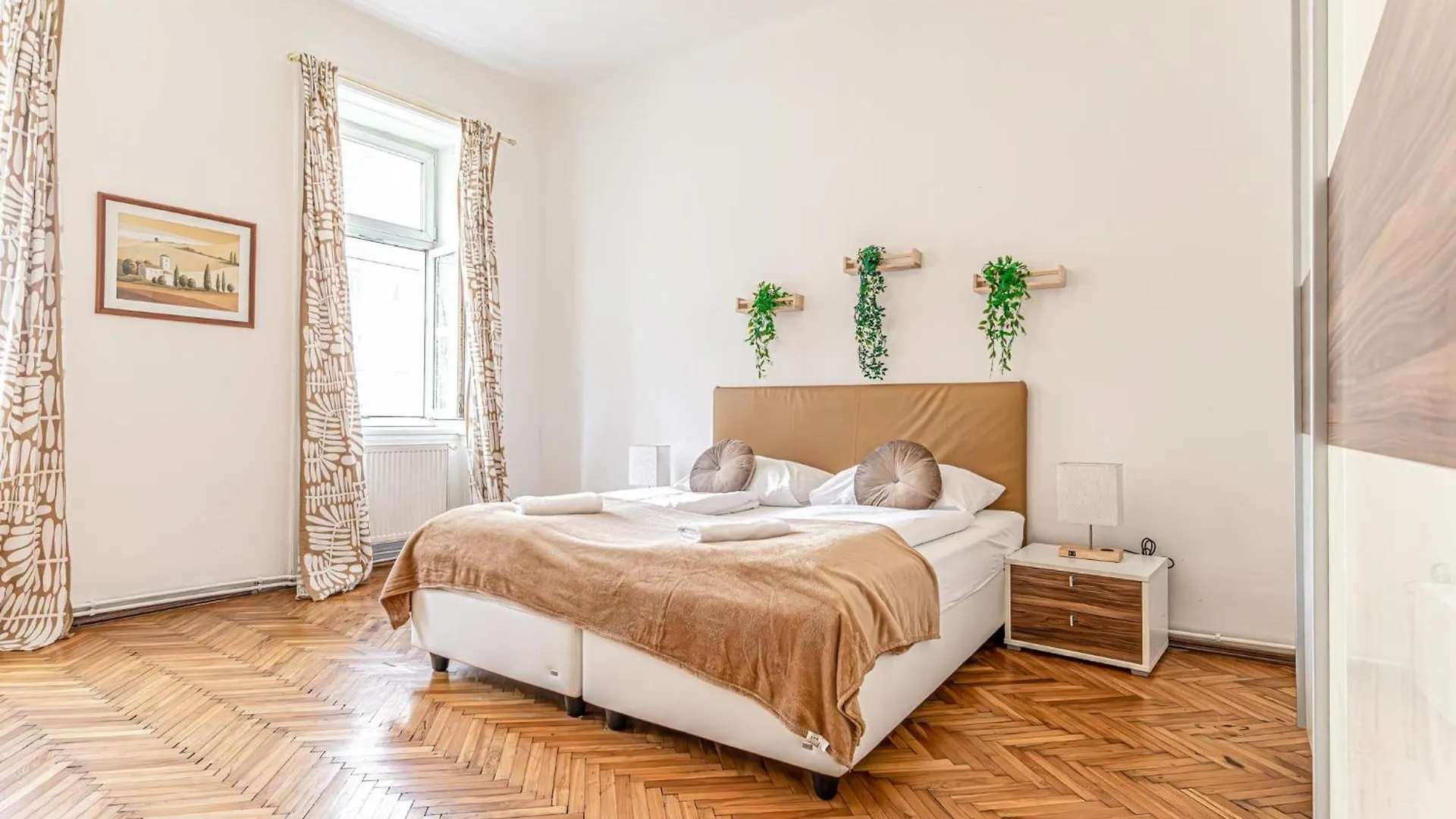 Stylish 2Br Shared Apt, Central With Easy City Access Wien 0*,  Østrig