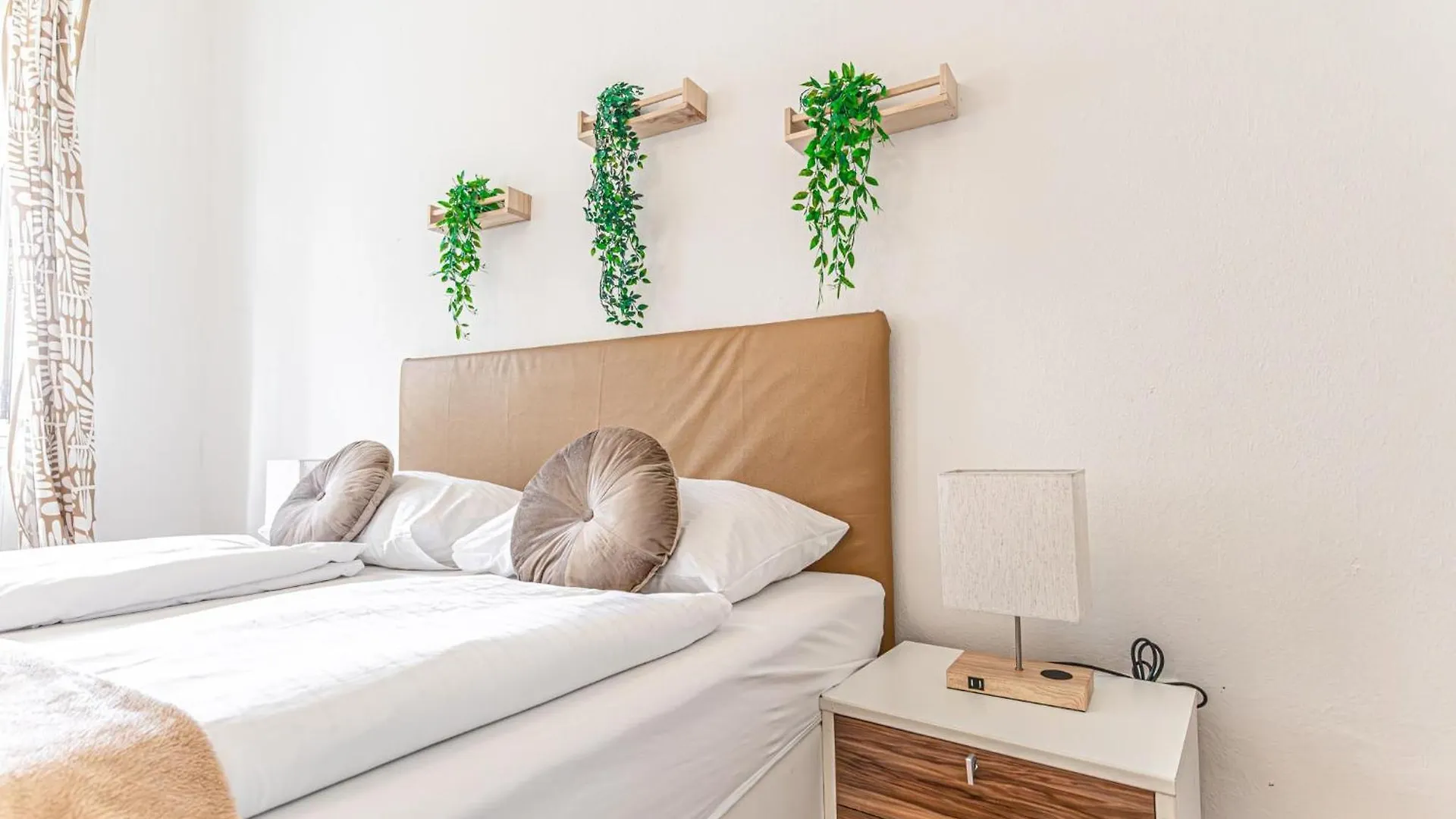 Stylish 2Br Shared Apt, Central With Easy City Access Wien 0*,  Østrig
